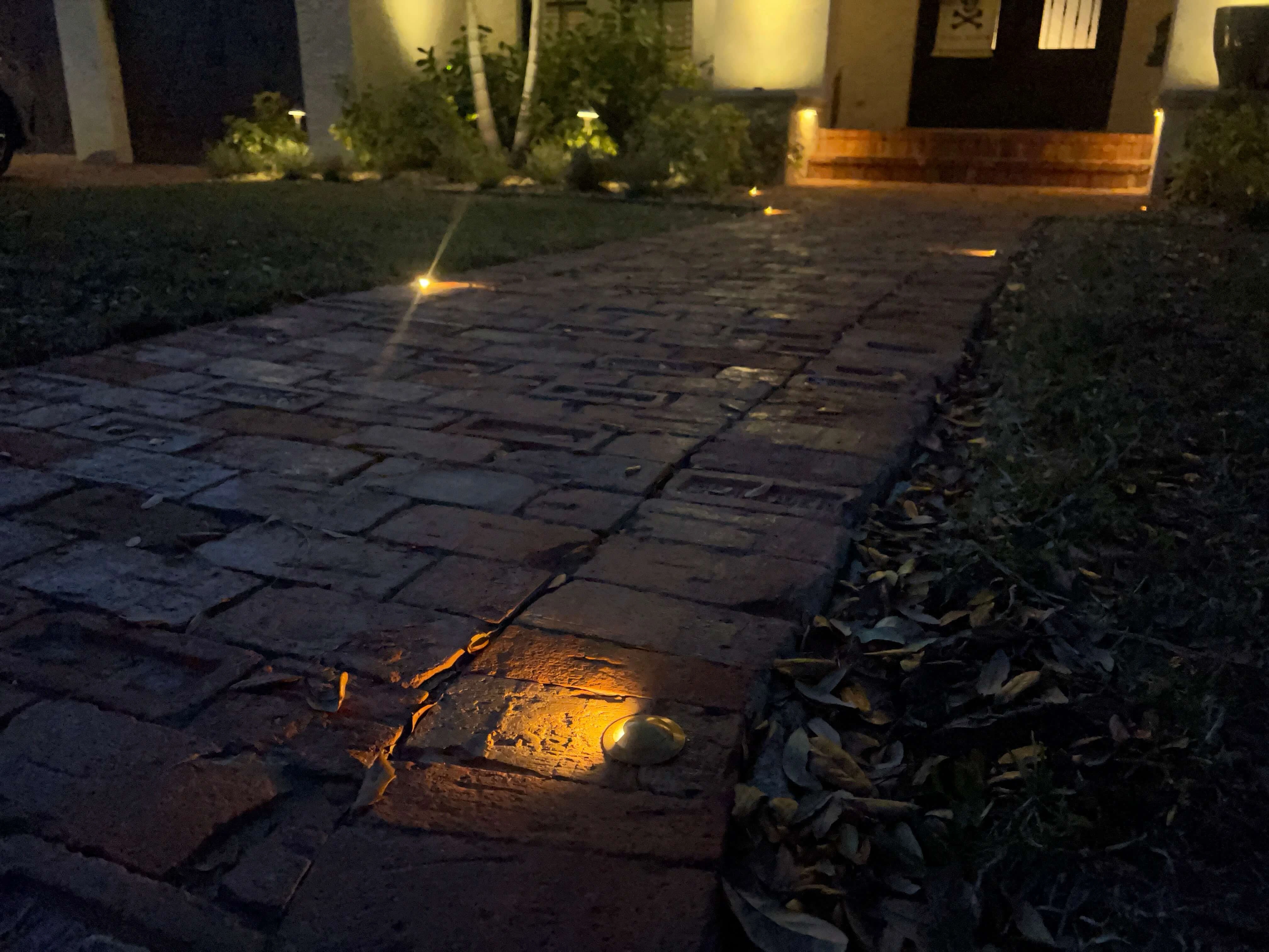 Low-profile garden pathway lights